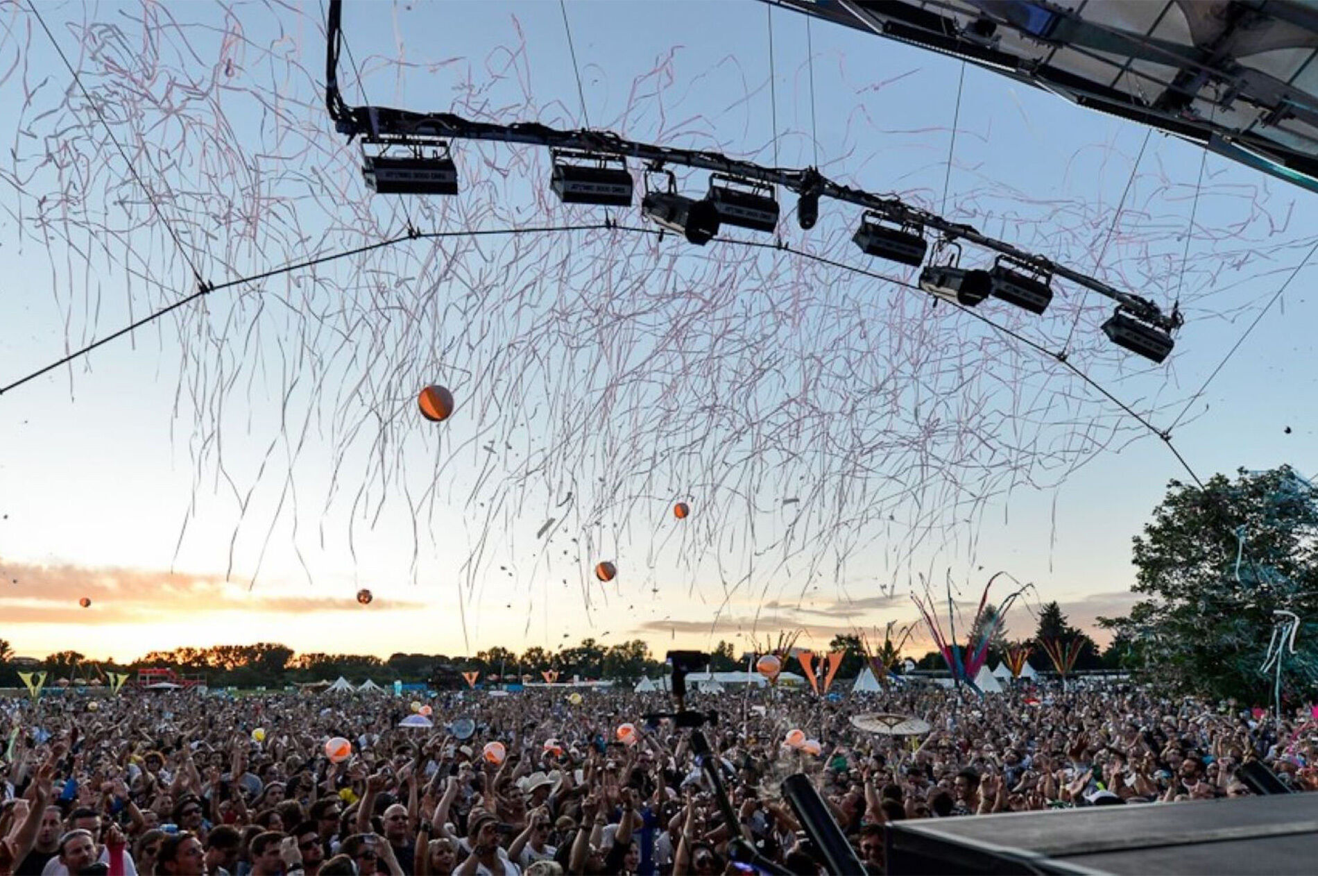 Ausstellungseröffnung / Keep the Vibe Alive: 30 Jahre Love Family Park