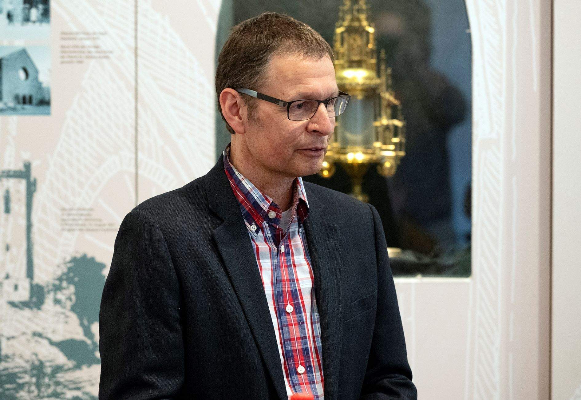 klaus mit dippe 1200