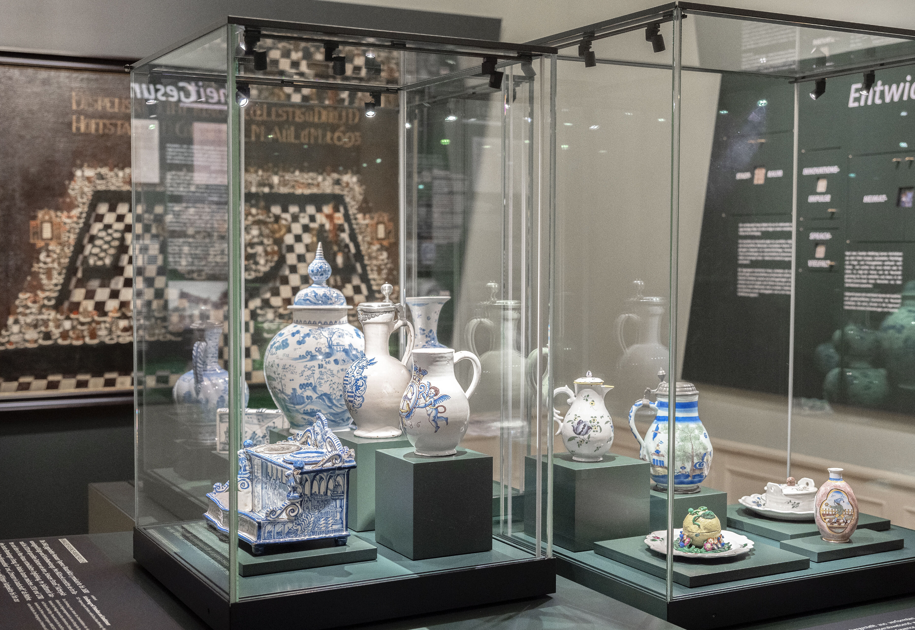 Impression aus der Ausstellung Hanauer Neustadt,Fayencen