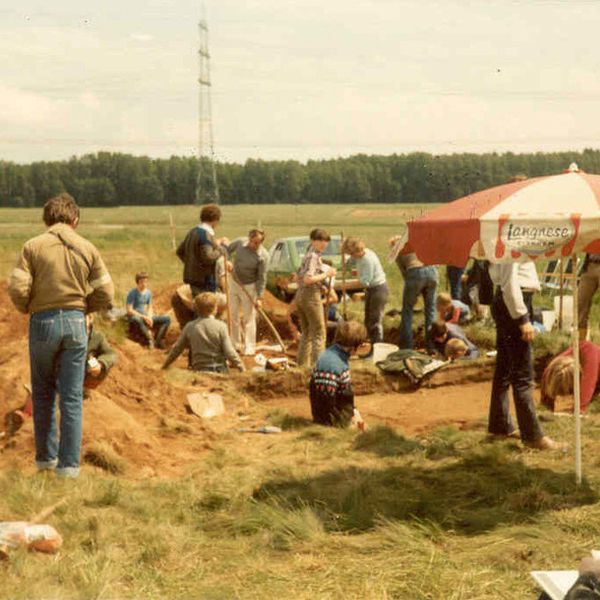 Foto 3 1986 Ausgrabung Dietzenbach Roedlingsweg kachel