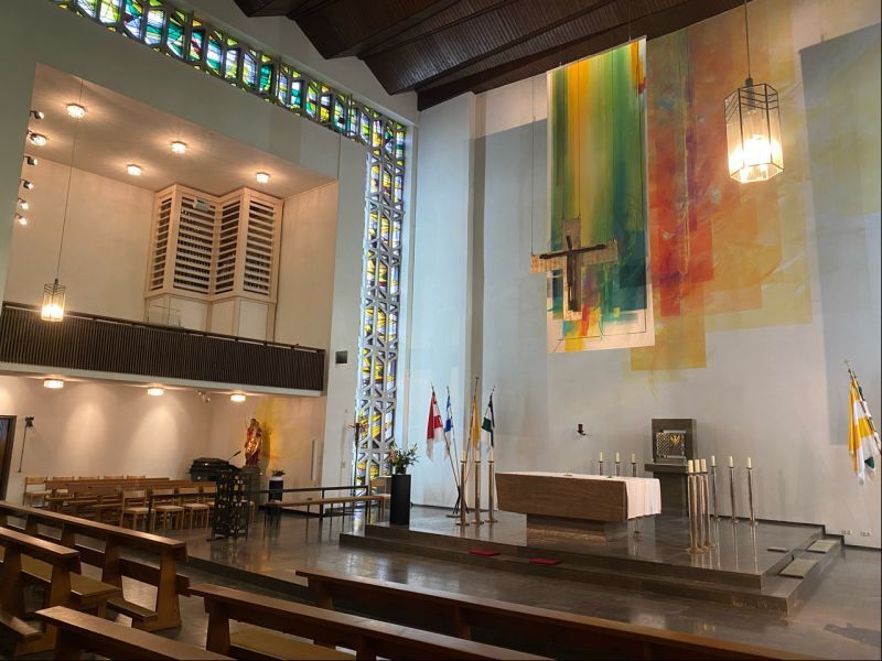 Blick in die Kirche St. Elisabeth mit neuer Chororgel, 2025